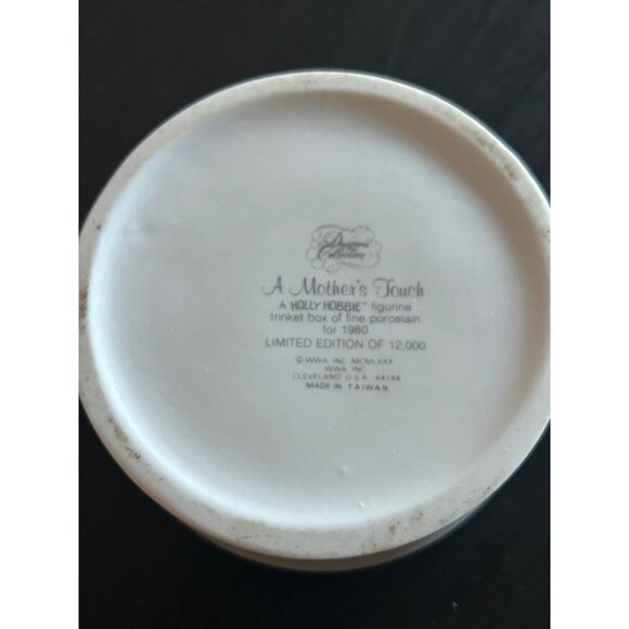 Porcelain Figurine Trinket Box A Mothers Touch Holly Hobbie 1980 Limited Edition - Picture 6 of 7